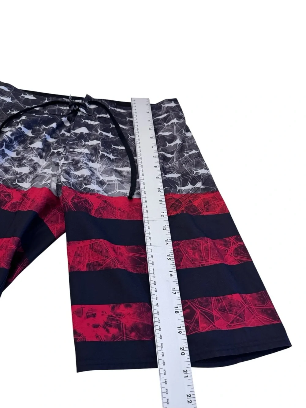 Pelagic Sharkskin Boardshorts Men’s 32 Fishing Swim Trunks Shark Print Stretch